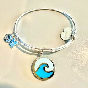 LIKE NEW CONDITION Alex and Ani Wave Charm Bangle : Ocean Unite 🌊
